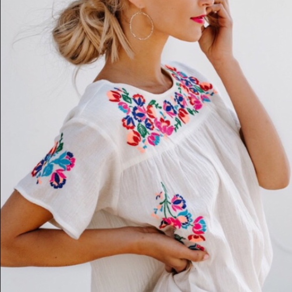 Colorful floral embroidered Top - Picture 5 of 6